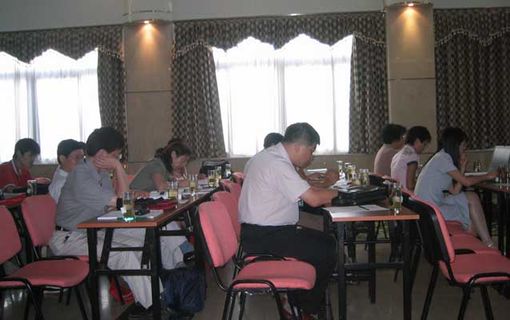 “十一五”中國制造業(yè)信息化技術(shù)及其標準化發(fā)展研討會暨2004年全國工業(yè)自動化系統(tǒng)與集成標準化技術(shù)委員會年會及工業(yè)機器人標準劃分技術(shù)委員會換屆會，各參會人員聽取演講人員的報告，吸取經(jīng)驗